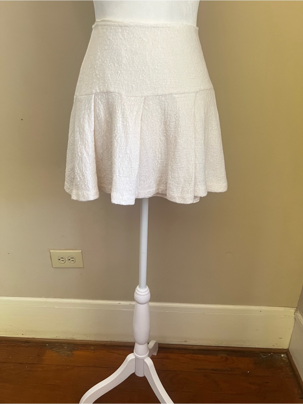 Vintage BCBGeneration Cream Textured Circle Skirt